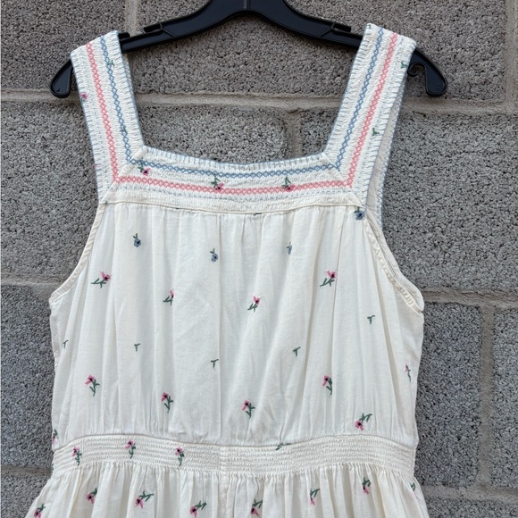 Old Navy Large Maxi Dress Cream Dainty Embroidered Floral Peasant Tiered Pockets - Picture 9 of 14